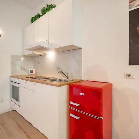 Renzo & Lucia Living דירה מלגראטה