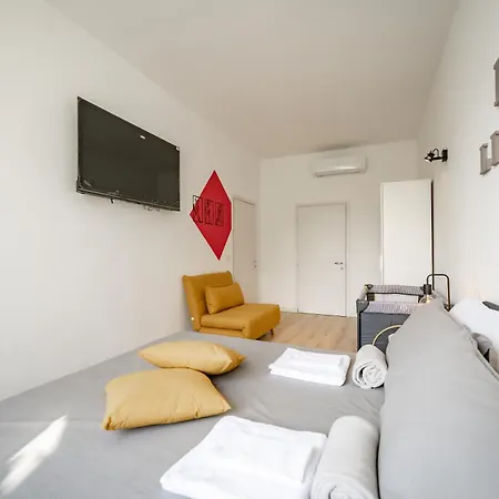 Renzo & Lucia Living Daire