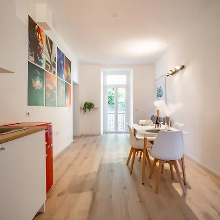 Renzo & Lucia Living דירה מלגראטה